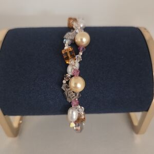 Elegant Pearl and Crystal Bracelet